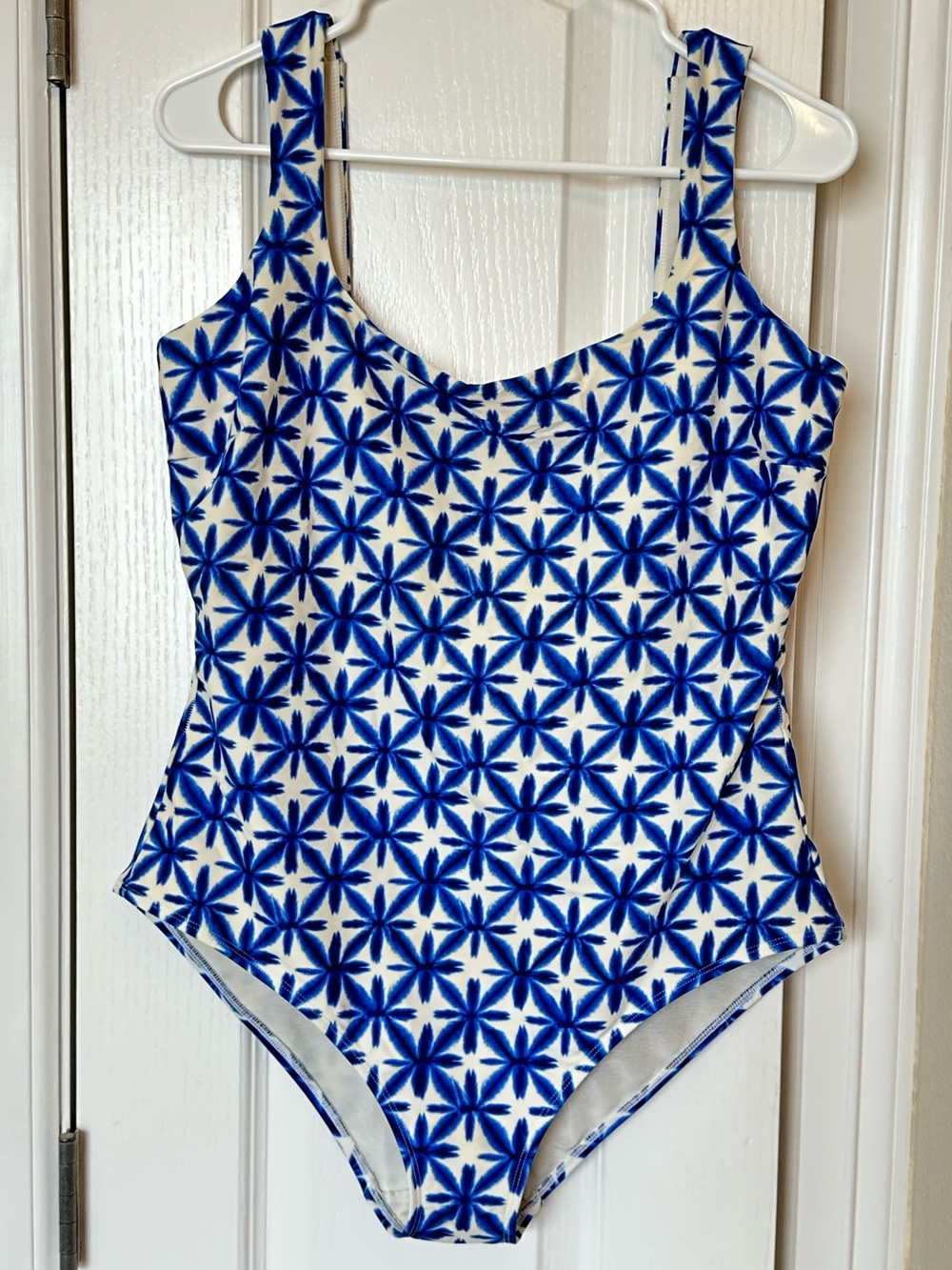 STYLEST DREAMSCULPT® SQUARE NECK TANK Floral-Print One-Piece Swimsuit